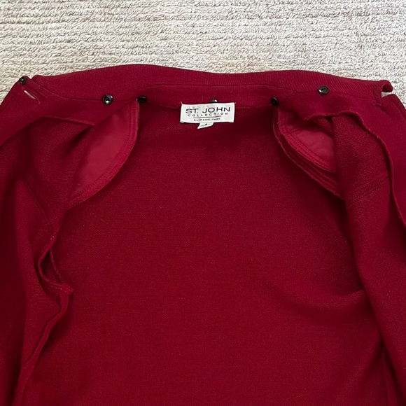 ST JOHN Collection Deep Red Jacket Blazer Gold Buttons SANTANA KNIT US 6 EUC - Picture 5 of 5